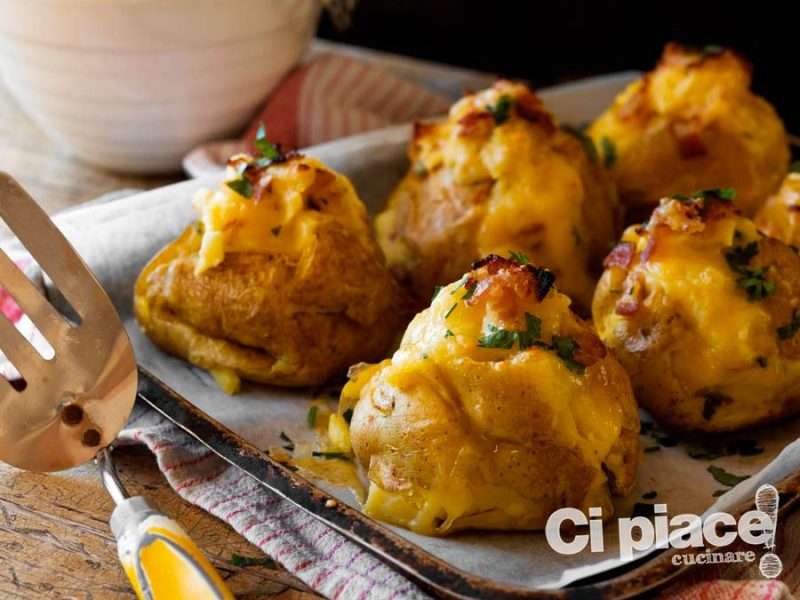Patate farcite con scamorza e prosciutto crudo