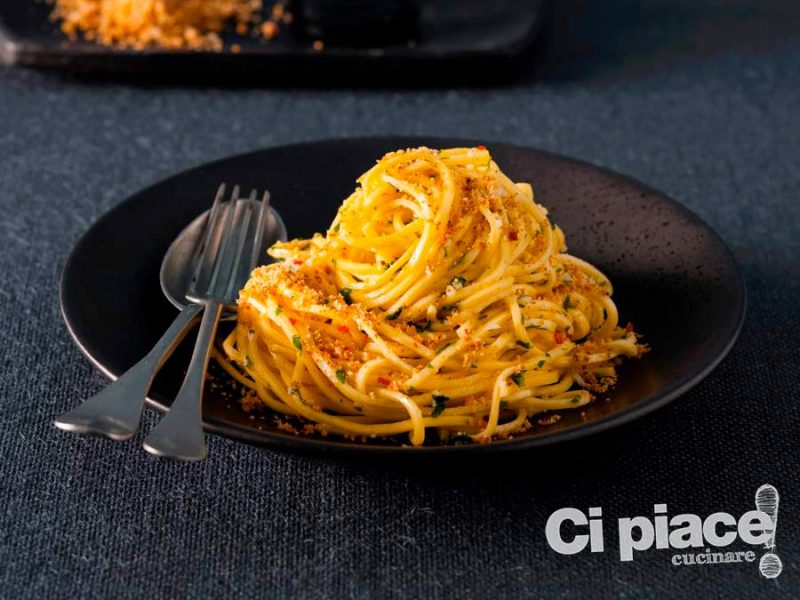 Tagliolini con senape, aglio e pangrattato
