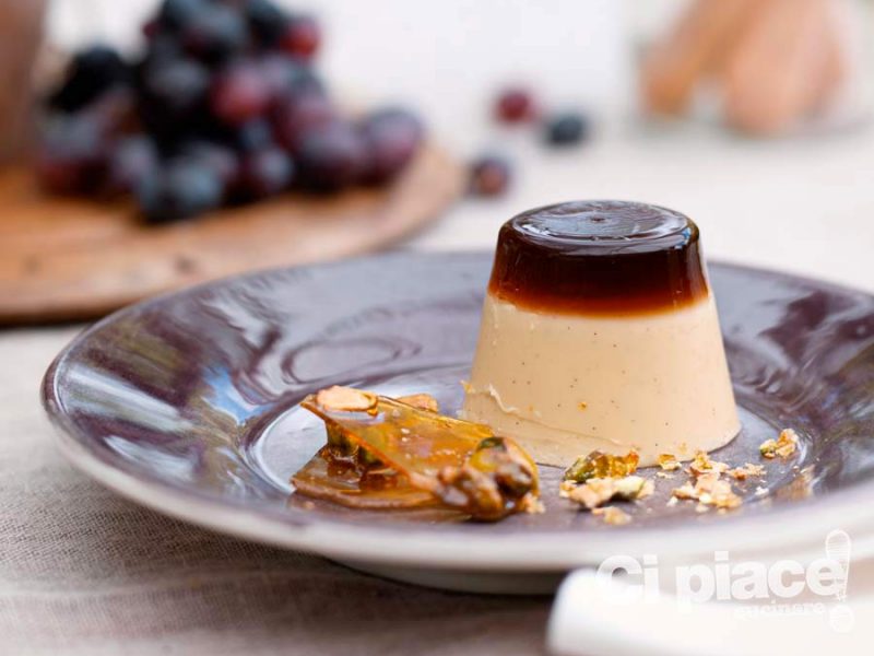 Panna cotta con gelatina di mirtilli