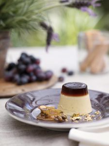 panna cotta con gelatina al mirtillo
