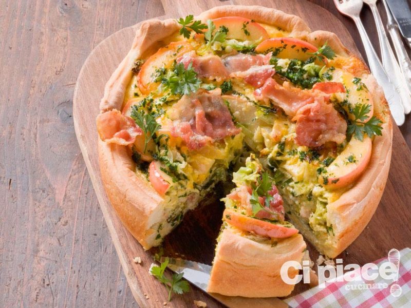 Torta rustica con pancetta e verza