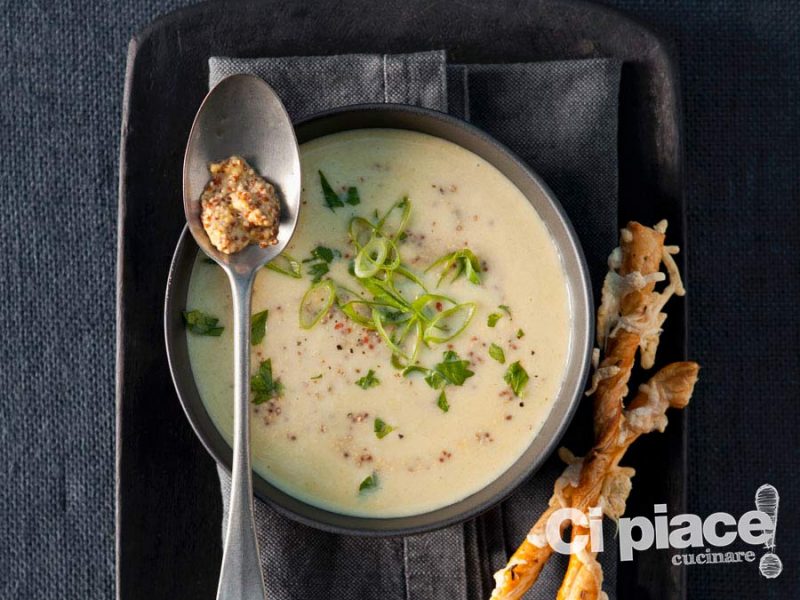 Zuppa di formaggio e cipollotti