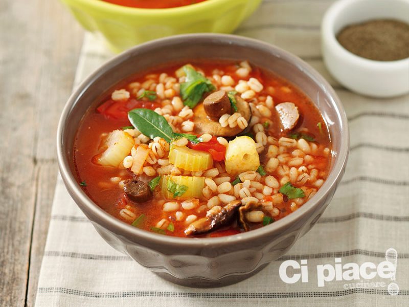 Zuppa con sedano e funghi