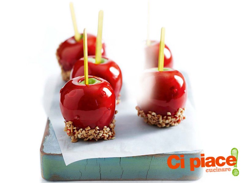 Mela caramellata sullo stecco