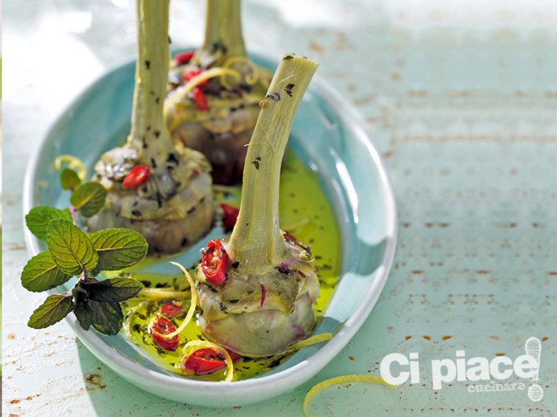 Carciofi piccanti con salsa al peperoncino