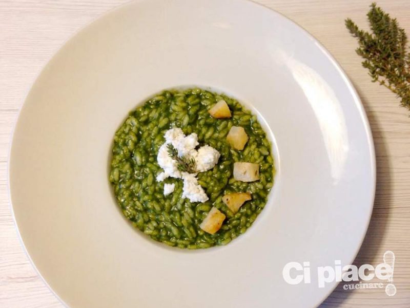 Risotto con spinaci, sedano rapa e ricotta