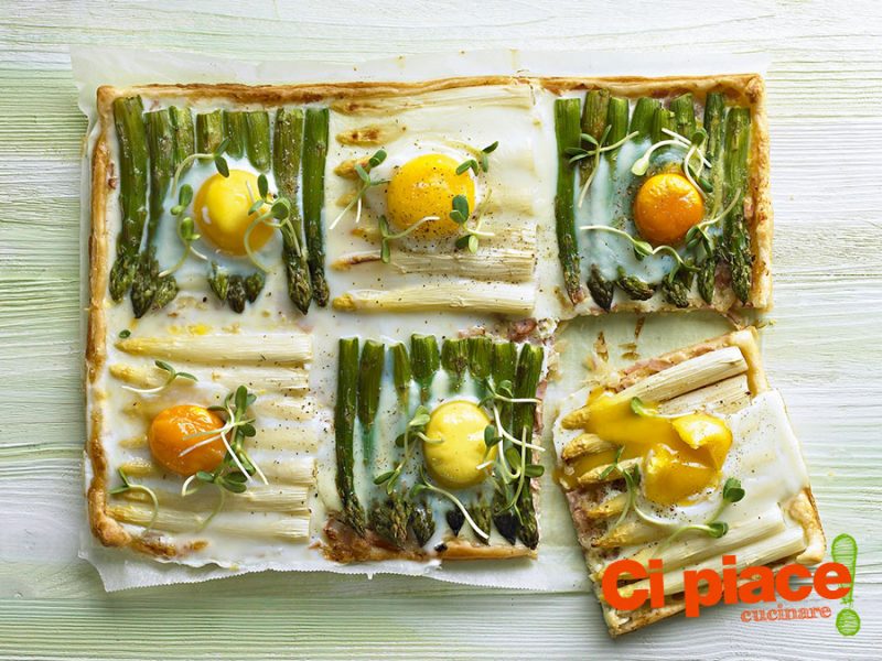 Quadrati di sfoglia con asparagi e uova