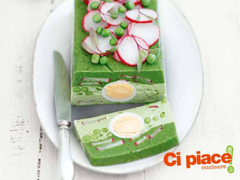 Terrina con piselli e ravanelli