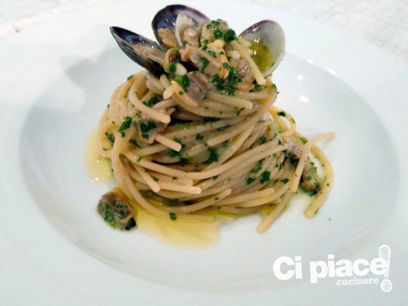 Linguine risottate alle vongole profumate al limone