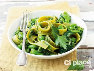 tagliatelle-con-pesto-e-fave