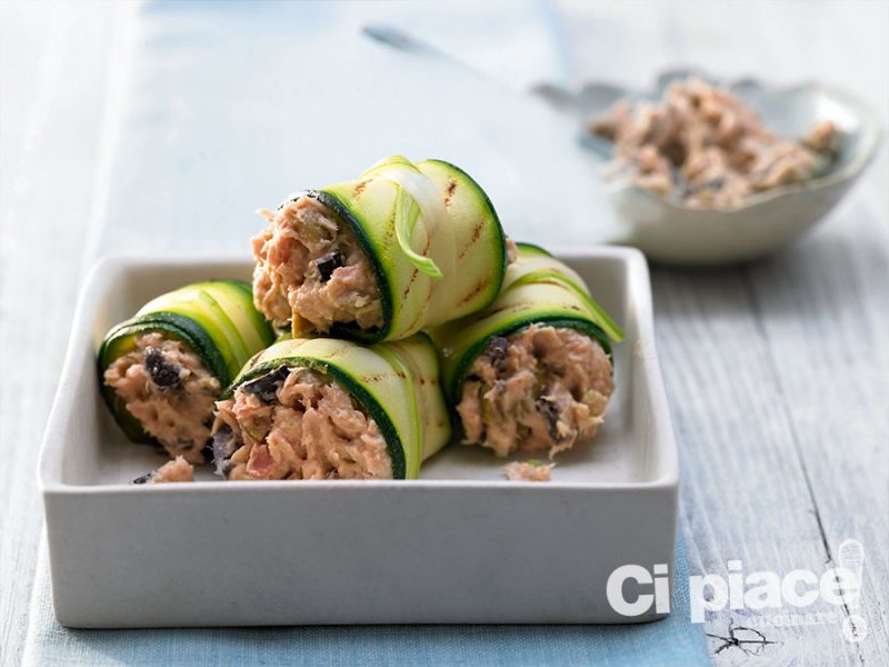 Fagottini di zucchine grigliate con tonno e dadini di melanzana