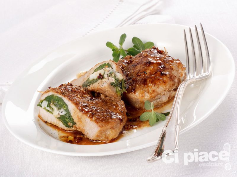 Medaglioni di vitello con erbette e formaggio