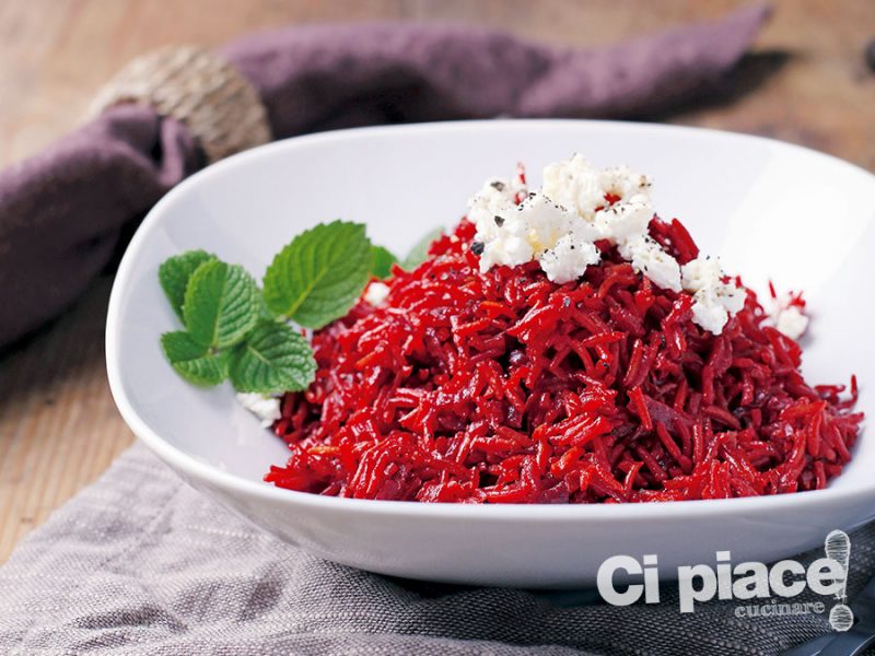 Riso con barbabietola e feta