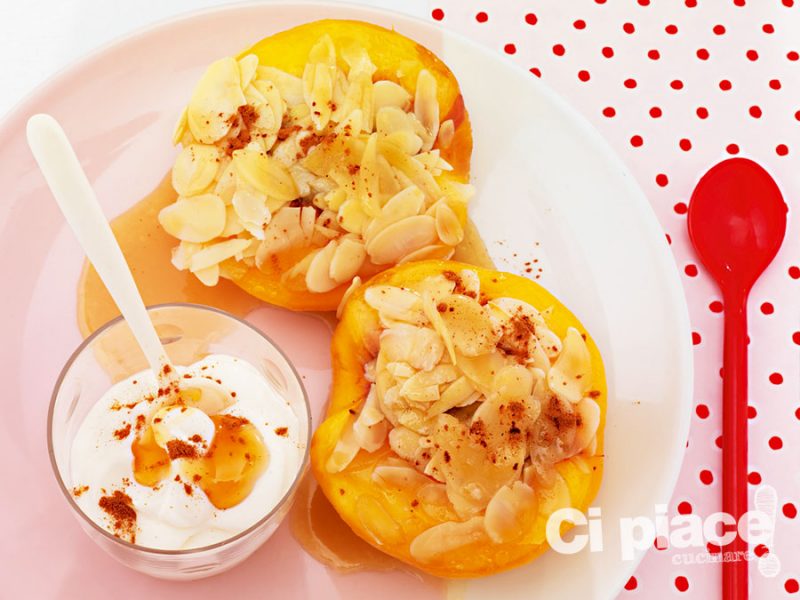 Pesche al forno con mandorle