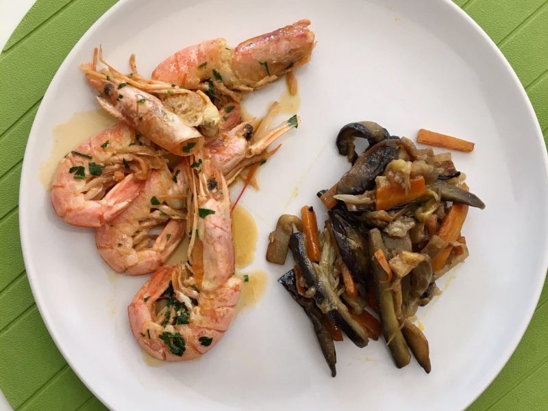 Gamberoni e melanzane caramellate