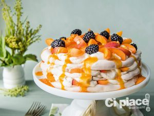 meringata con salsa di albicocche