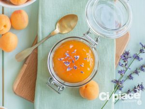 confettura di albicocche al profumo di lavanda