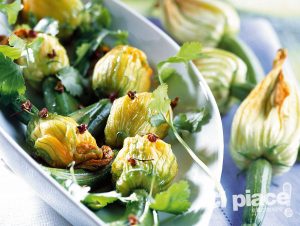 Mini zucchine con fiore ripieno