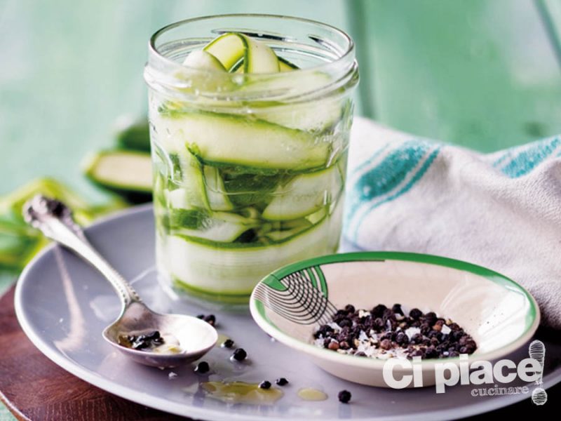 Zucchine in conserva a crudo