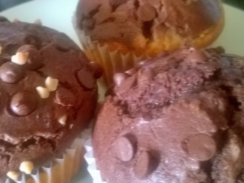 muffin bianchi e neri con cuore di nutella