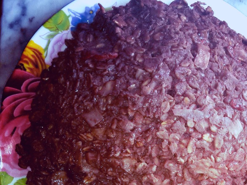 Tortino di granola tropicale profumato ai fiori di arancio