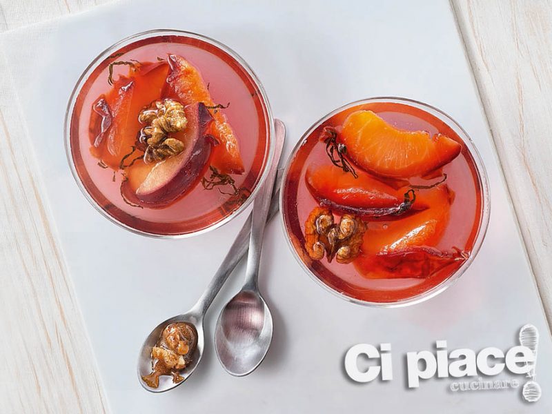 Succo di susine con miele e noci