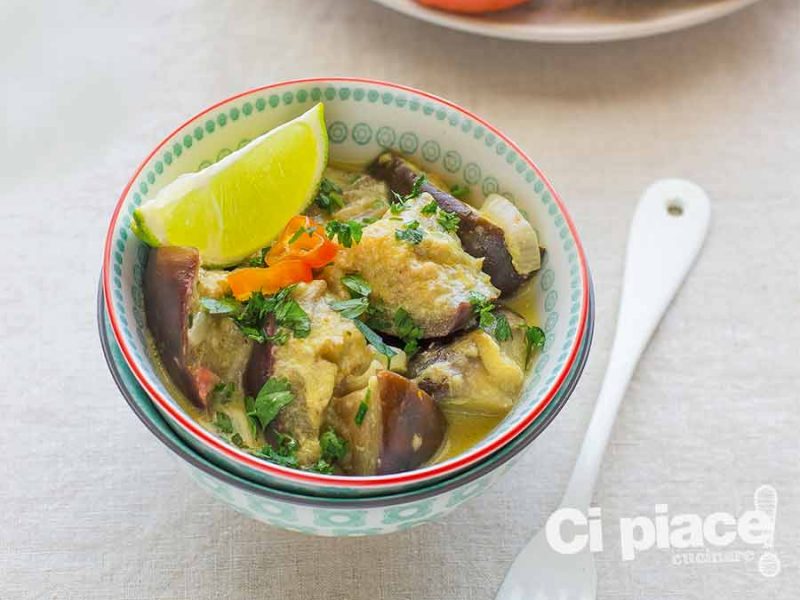 Curry di melanzane al latte di cocco