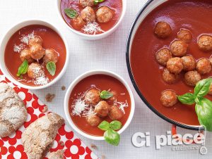 Tomato soup with meatballs