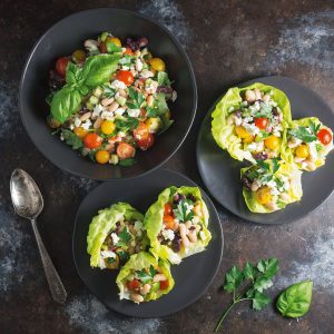 insalata-di-fagioli-bianchi-in-coppe-di-lattuga