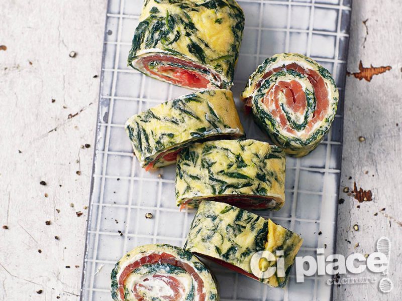 Rollè di uova, spinaci e salmone