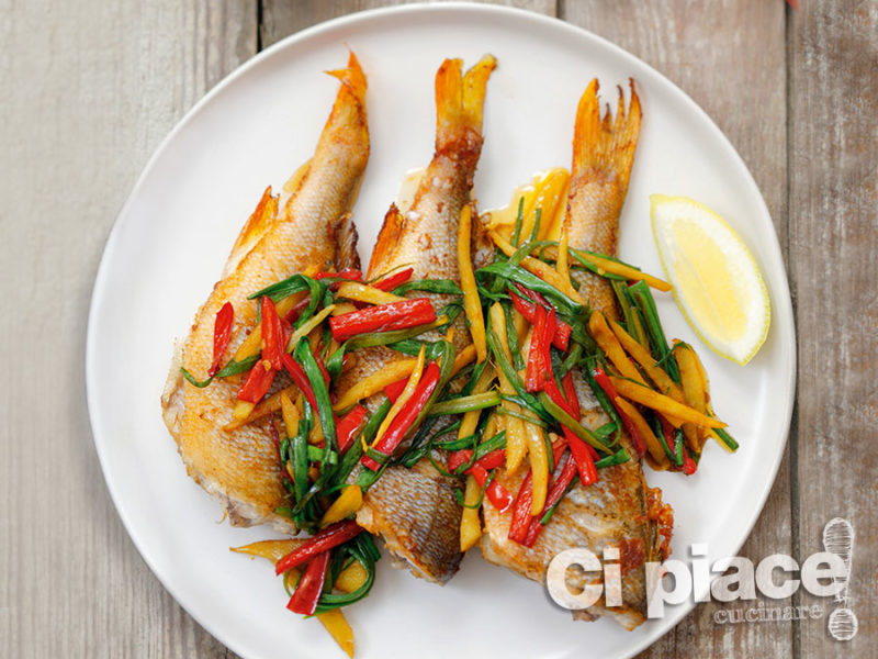 Grigliata di pesce con verdure