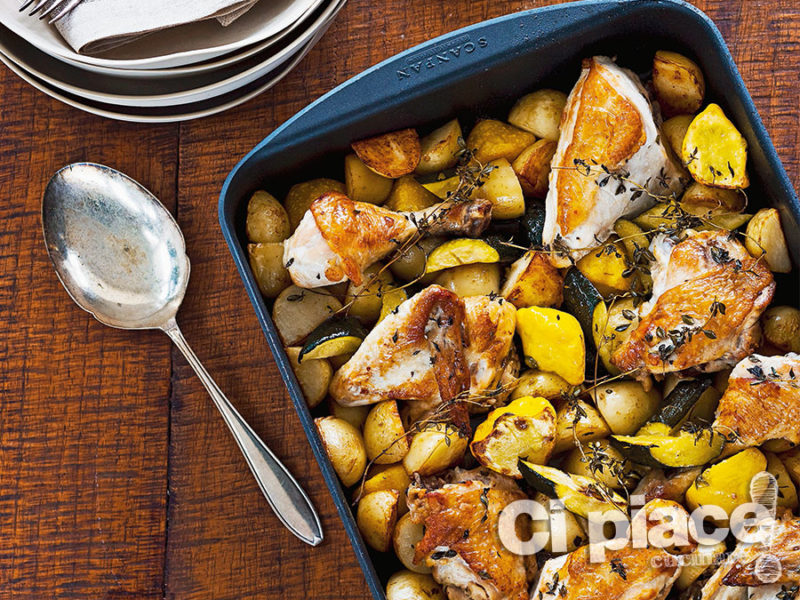 Pollo arrosto con limone, patate e zucchine