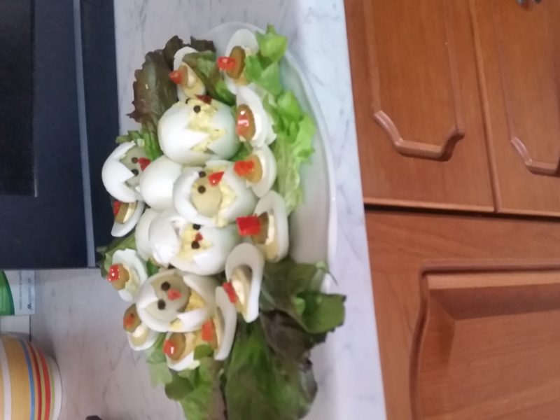 È arrivata la primavera: pulcini di uovo sodo