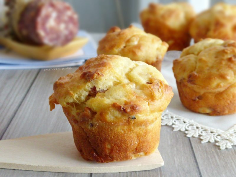 MUFFIN SALATI DI RICOTTA E SALAME