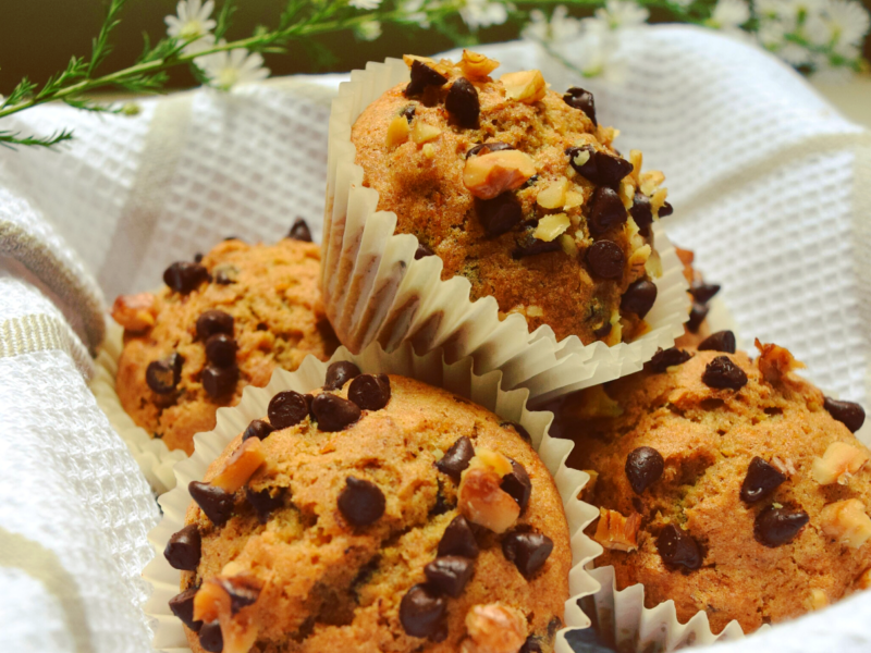 Muffin alla zucca con noci e cioccolato