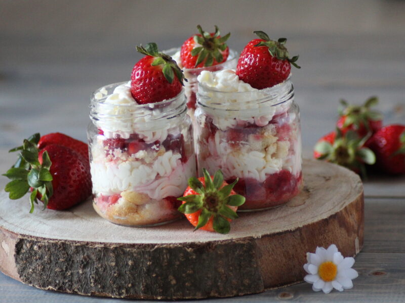 Dessert al formaggio e fragole