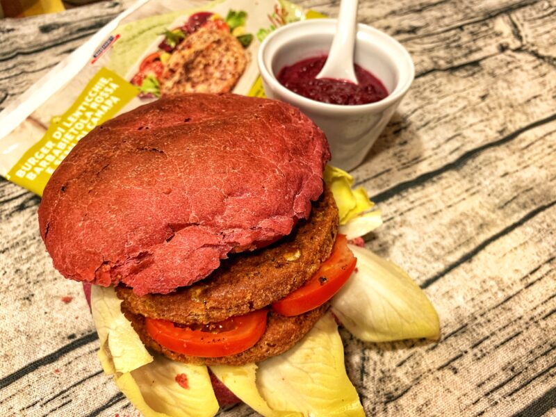 Panini alla barbabietola con hamburger di lenticchie Bofrost*