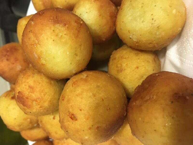 Polpettine di pane al formaggio e peperone dolce di Altino